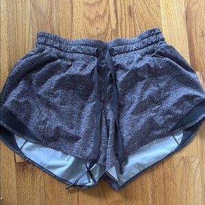 Lululemon sz 4 Tall Gray Women's Shorts lined great pre owned condition